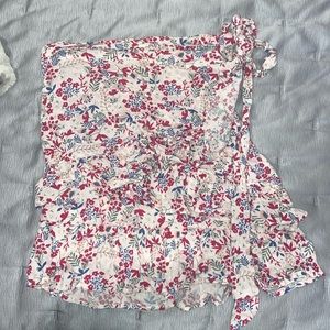 Cute floral tie-wrap skirt.